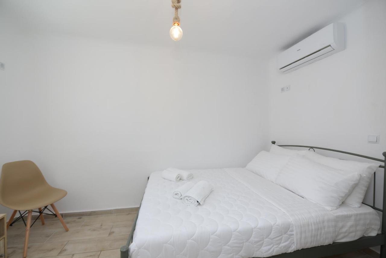 Superior Beachfront Apartment 1 With View To The Aegean Sea Panormos  エクステリア 写真