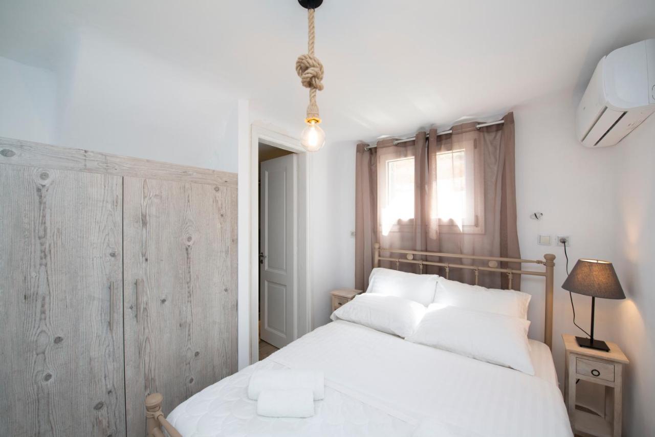 Superior Beachfront Apartment 1 With View To The Aegean Sea Panormos  エクステリア 写真